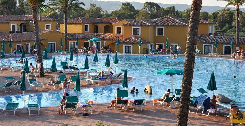 iti-hotels-baia-dei-pini-budoni-piscina.jpg